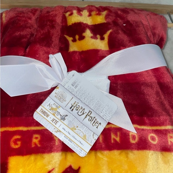 Hogwarts Harry Potter GRYFFINDOR Throw Blanket 50 x 70 Viral TikTok - Picture 3 of 3